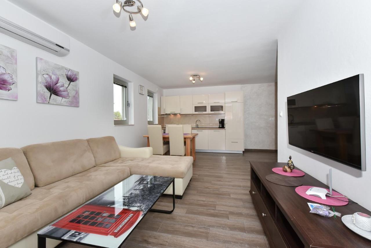 Apartmani Iva Vir Εξωτερικό φωτογραφία